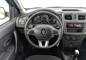 Подержанный автомобиль Renault Sandero 2021 года (21 фото)