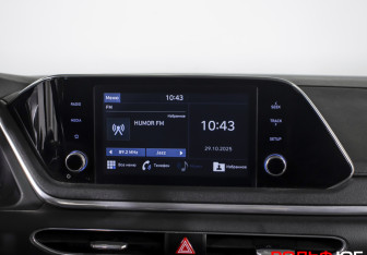 Подержанный автомобиль Hyundai Sonata 2020 года (16 фото)