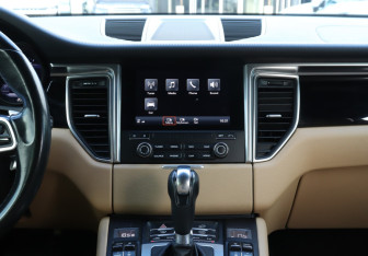 Подержанный автомобиль Porsche Macan 2016 года (14 фото)