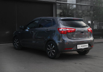 Подержанный автомобиль Kia Rio Hatchback 2013 года (6 фото)