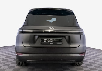 Подержанный автомобиль LiXiang L9 2023 года (6 фото)