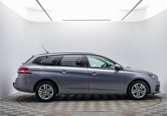 Подержанный автомобиль Peugeot 308 Wagon 2017 года (4 фото)