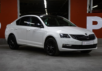 Подержанный автомобиль Skoda Octavia Liftback 2017 года (3 фото)