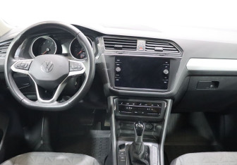 Подержанный автомобиль Volkswagen Tiguan 2021 года (13 фото)