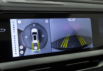 Подержанный автомобиль Geely Monjaro 2025 года (16 фото)