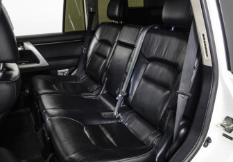 Подержанный автомобиль Toyota Land Cruiser Suv 2012 года (14 фото)