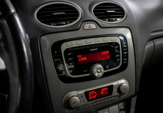 Подержанный автомобиль Ford Focus Sedan 2010 года (12 фото)