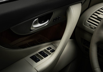 Подержанный автомобиль Infiniti FX 2013 года (14 фото)