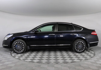 Подержанный автомобиль Nissan Teana 2010 года (8 фото)