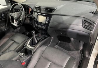 Подержанный автомобиль Nissan X-Trail 2019 года (11 фото)