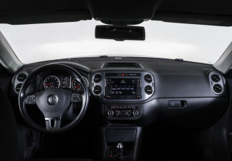 Подержанный автомобиль Volkswagen Tiguan 2011 года (17 фото)