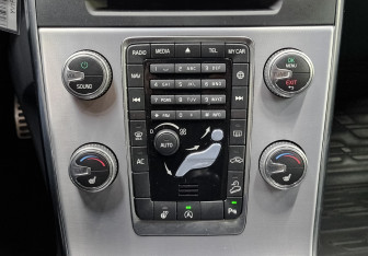 Подержанный автомобиль Volvo V60 Cross Country 2018 года (17 фото)