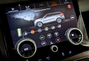 Подержанный автомобиль Land Rover Range Rover Velar 2018 года (25 фото)