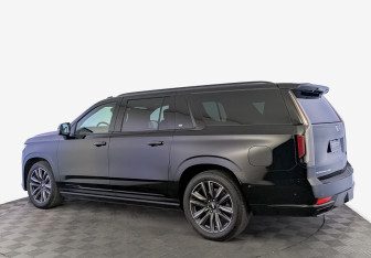 Подержанный автомобиль Cadillac Escalade Suv 2023 года (7 фото)