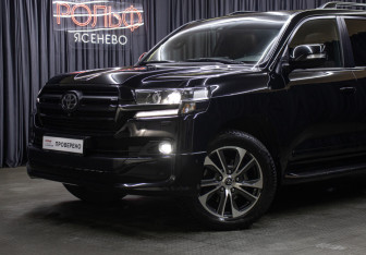 Подержанный автомобиль Toyota Land Cruiser Suv 2020 года (22 фото)