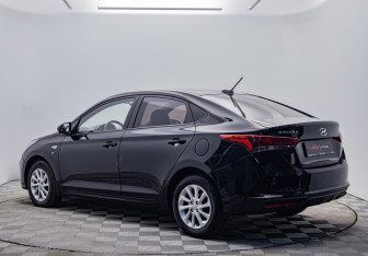 Подержанный автомобиль Hyundai Solaris Sedan 2021 года (3 фото)