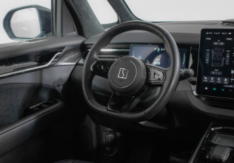 Подержанный автомобиль Zeekr 009 2023 года (19 фото)