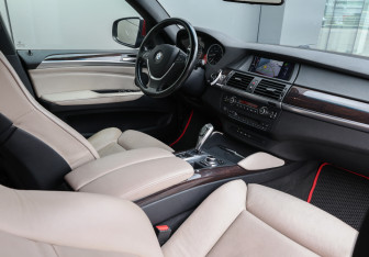 Подержанный автомобиль BMW X6 2012 года (9 фото)