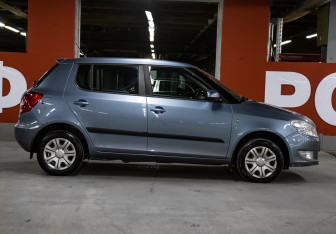 Подержанный автомобиль Skoda Fabia Hatchback 2011 года (4 фото)