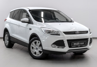 Подержанный автомобиль Ford Kuga 2015 года (3 фото)