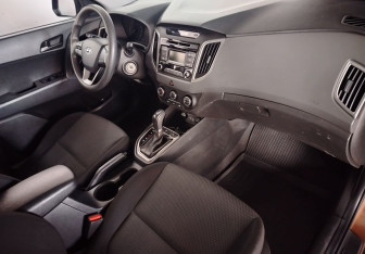 Подержанный автомобиль Hyundai Creta 2018 года (11 фото)