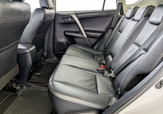 Подержанный автомобиль Toyota RAV4 2019 года (12 фото)