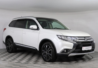 Подержанный автомобиль Mitsubishi Outlander 2016 года (3 фото)