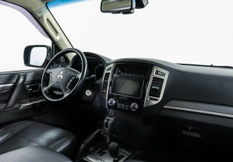 Подержанный автомобиль Mitsubishi Pajero 2018 года (5 фото)