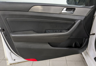 Подержанный автомобиль Hyundai Sonata 2018 года (11 фото)