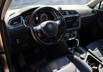Подержанный автомобиль Volkswagen Tiguan 2018 года (13 фото)