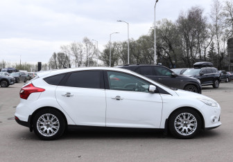 Подержанный автомобиль Ford Focus Hatchback 2011 года (4 фото)