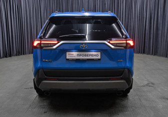 Подержанный автомобиль Toyota RAV4 2020 года (6 фото)