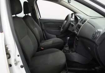 Подержанный автомобиль Renault Logan Sedan 2018 года (9 фото)