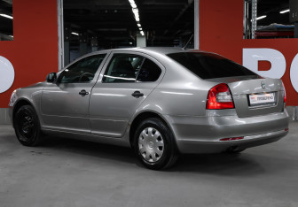 Подержанный автомобиль Skoda Octavia Liftback 2011 года (7 фото)