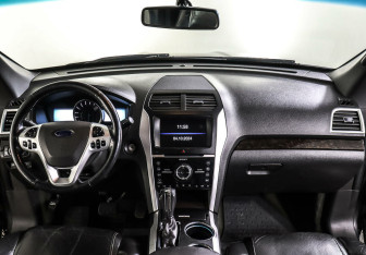 Подержанный автомобиль Ford Explorer 2013 года (12 фото)