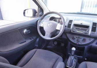 Подержанный автомобиль Nissan Note 2006 года (13 фото)