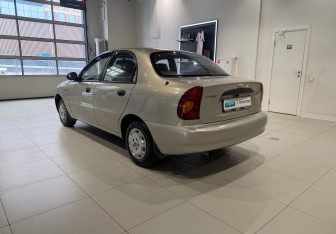 Подержанный автомобиль Chevrolet Lanos 2008 года (6 фото)