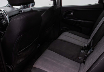 Подержанный автомобиль Kia Venga 2011 года (11 фото)