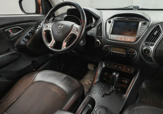 Подержанный автомобиль Hyundai ix35 2014 года (10 фото)