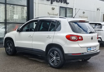 Подержанный автомобиль Volkswagen Tiguan 2009 года (7 фото)