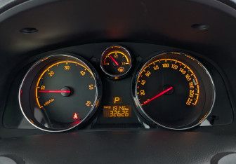 Подержанный автомобиль Opel Antara 2014 года (13 фото)