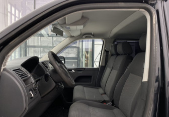 Подержанный автомобиль Volkswagen Caravelle 2012 года (16 фото)