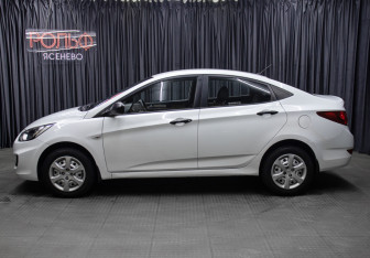 Подержанный автомобиль Hyundai Solaris Sedan 2011 года (8 фото)