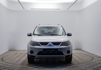 Подержанный автомобиль Mitsubishi Outlander 2008 года (2 фото)