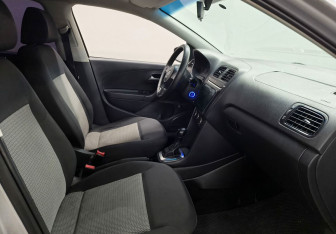Подержанный автомобиль Volkswagen Polo Sedan 2011 года (9 фото)
