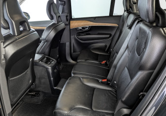 Подержанный автомобиль Volvo XC90 2021 года (18 фото)