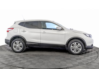 Подержанный автомобиль Nissan Qashqai 2016 года (4 фото)