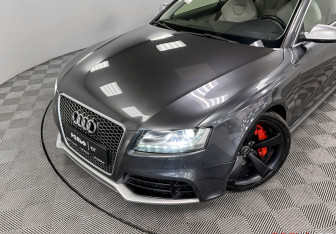 Подержанный автомобиль Audi RS 5 Coupe 2010 года (30 фото)