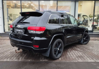 Подержанный автомобиль Jeep Grand Cherokee 2013 года (8 фото)