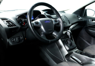 Подержанный автомобиль Ford Kuga 2016 года (10 фото)